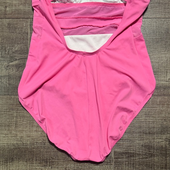 Nike Pink Swimsuit - Picture 6 of 9
